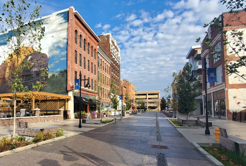 With its eclectic mix of businesses and developing culture, The Landing is attracting transplants, empty nesters, and young couples to try urban living.