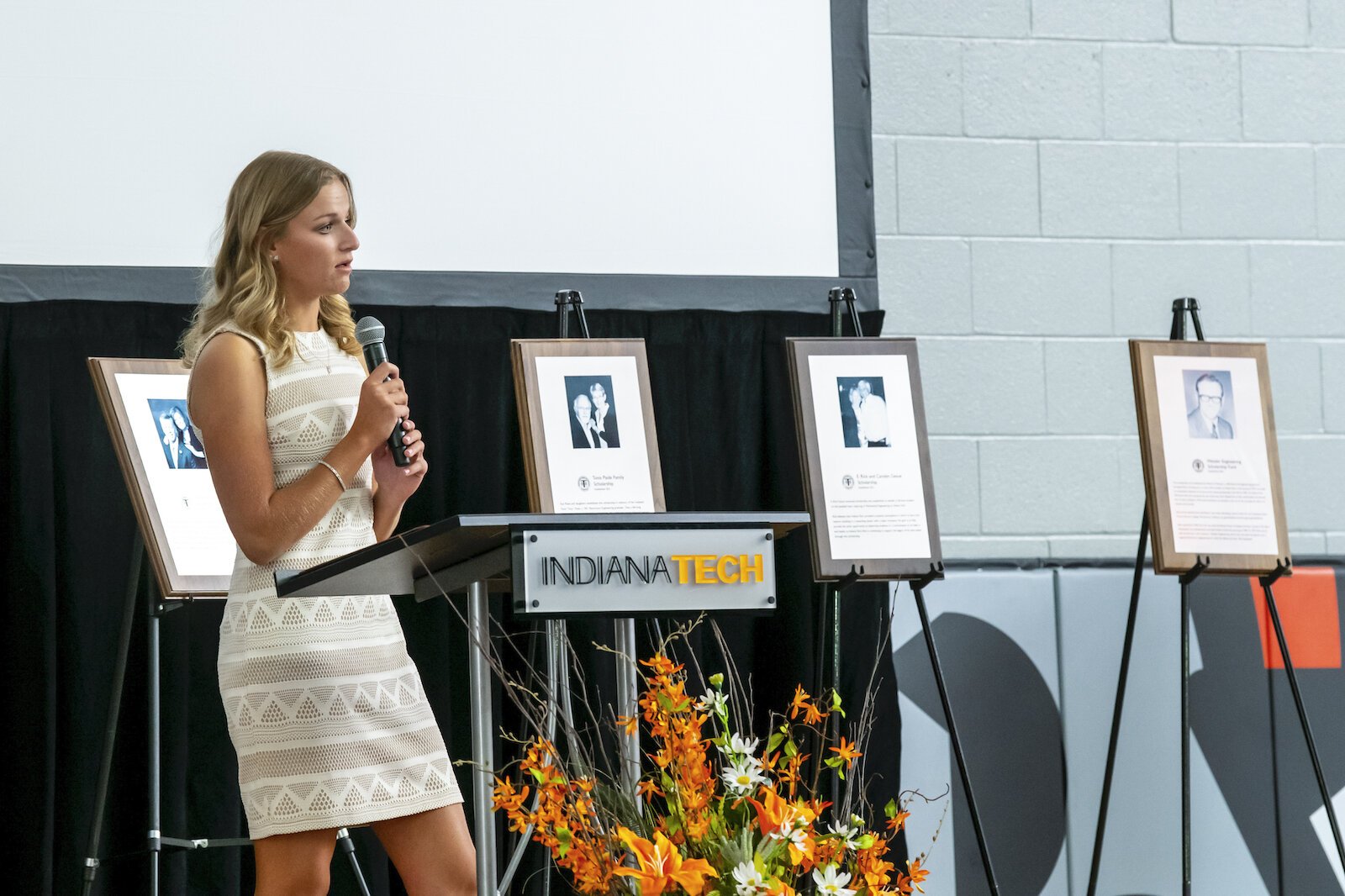 Biomedical engineering major Julia Bockstahler speaks at the President’s Dinner during Indiana Tech’s 2021 homecoming. The Oak Forest, Illinois, native is also a member of Indiana Tech’s women’s golf team.