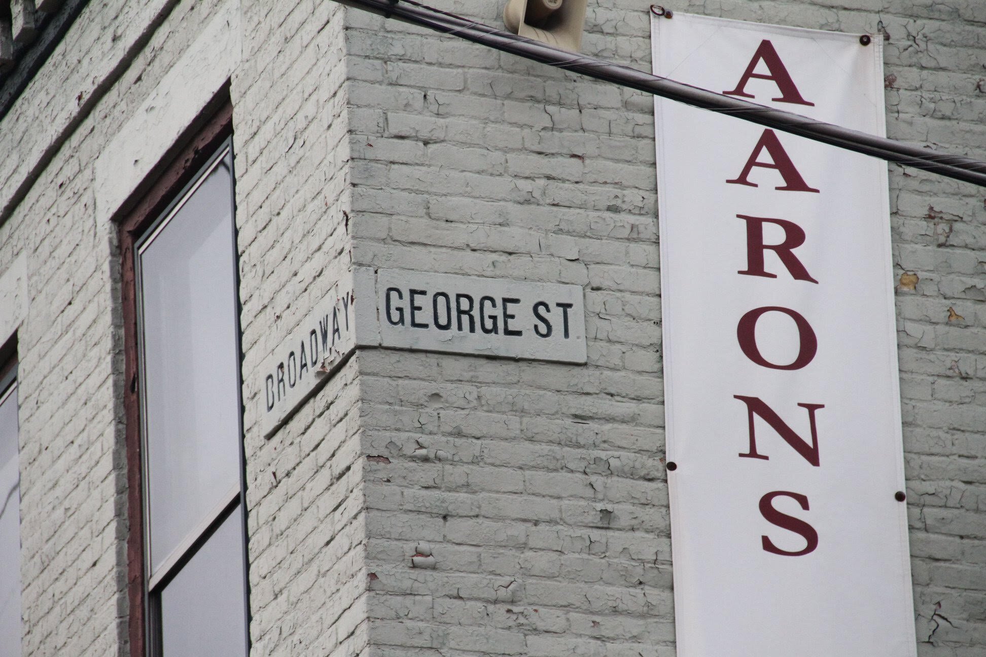 A George Street sign on the South wall of Aaron's Fine Rug Gallery.