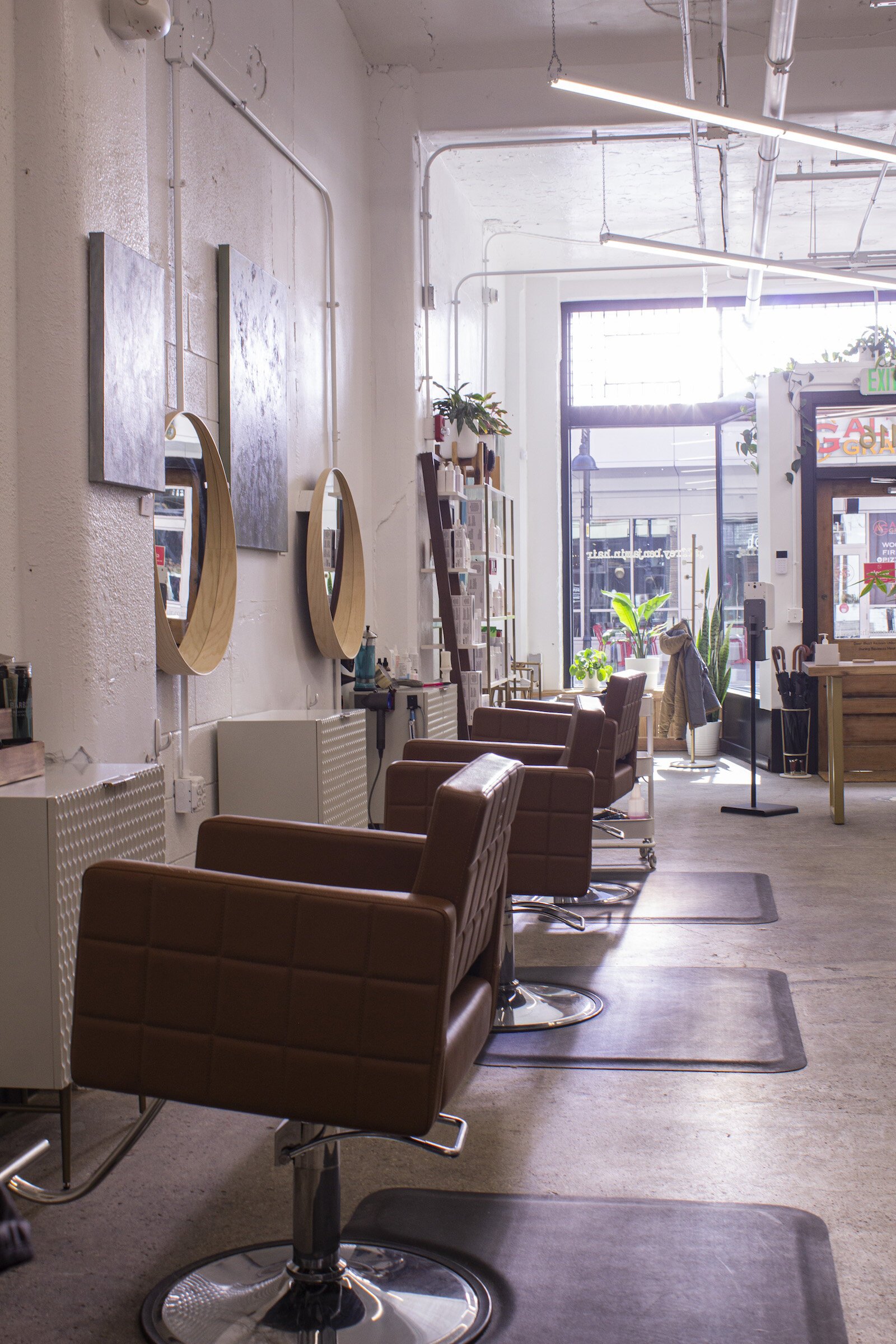 jeffrey.benjamin.hair is a hair salon and a local art gallery in one.