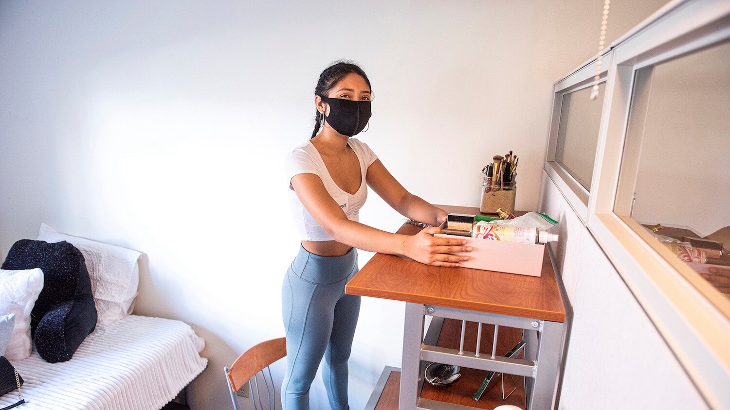 Students move into campus housing during COVID-19.