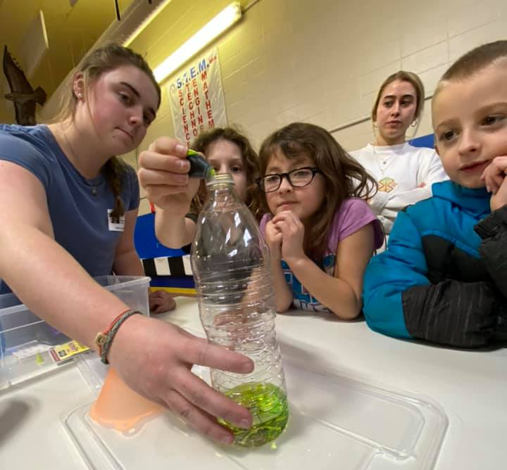 Baker Youth Club offers volunteer opportunities for college students and adults in the Warsaw area.