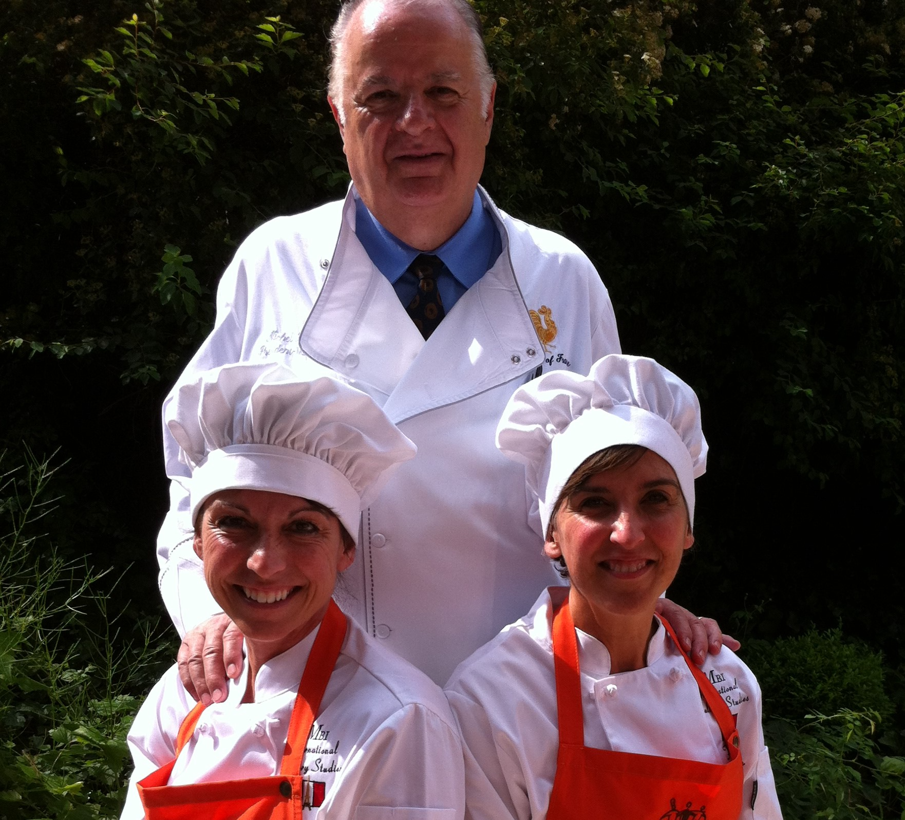 Liat Peters and Lisa Caruso are sisters in the Caruso family.