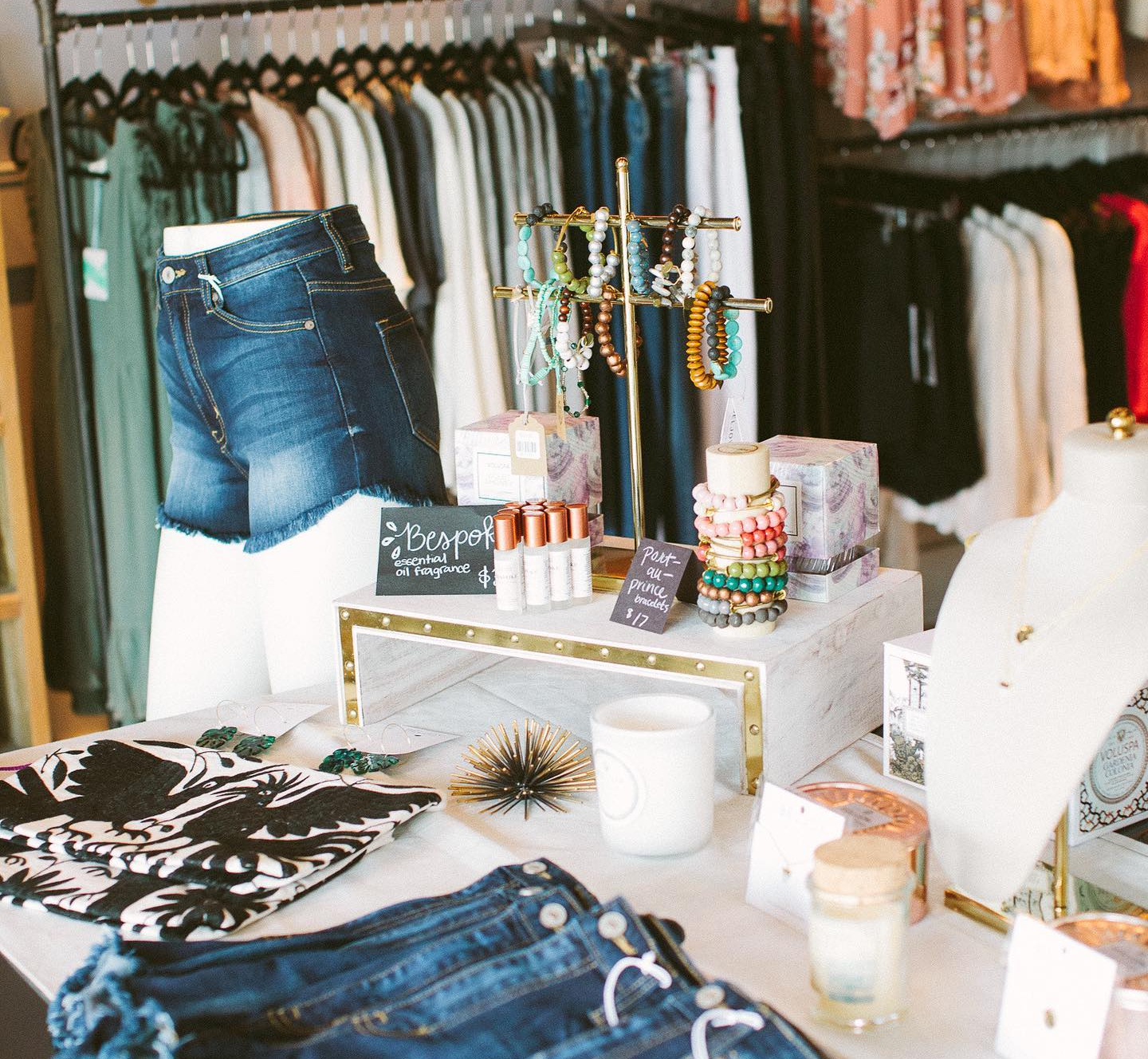 Idlehour is located at 526 W Jefferson Blvd.