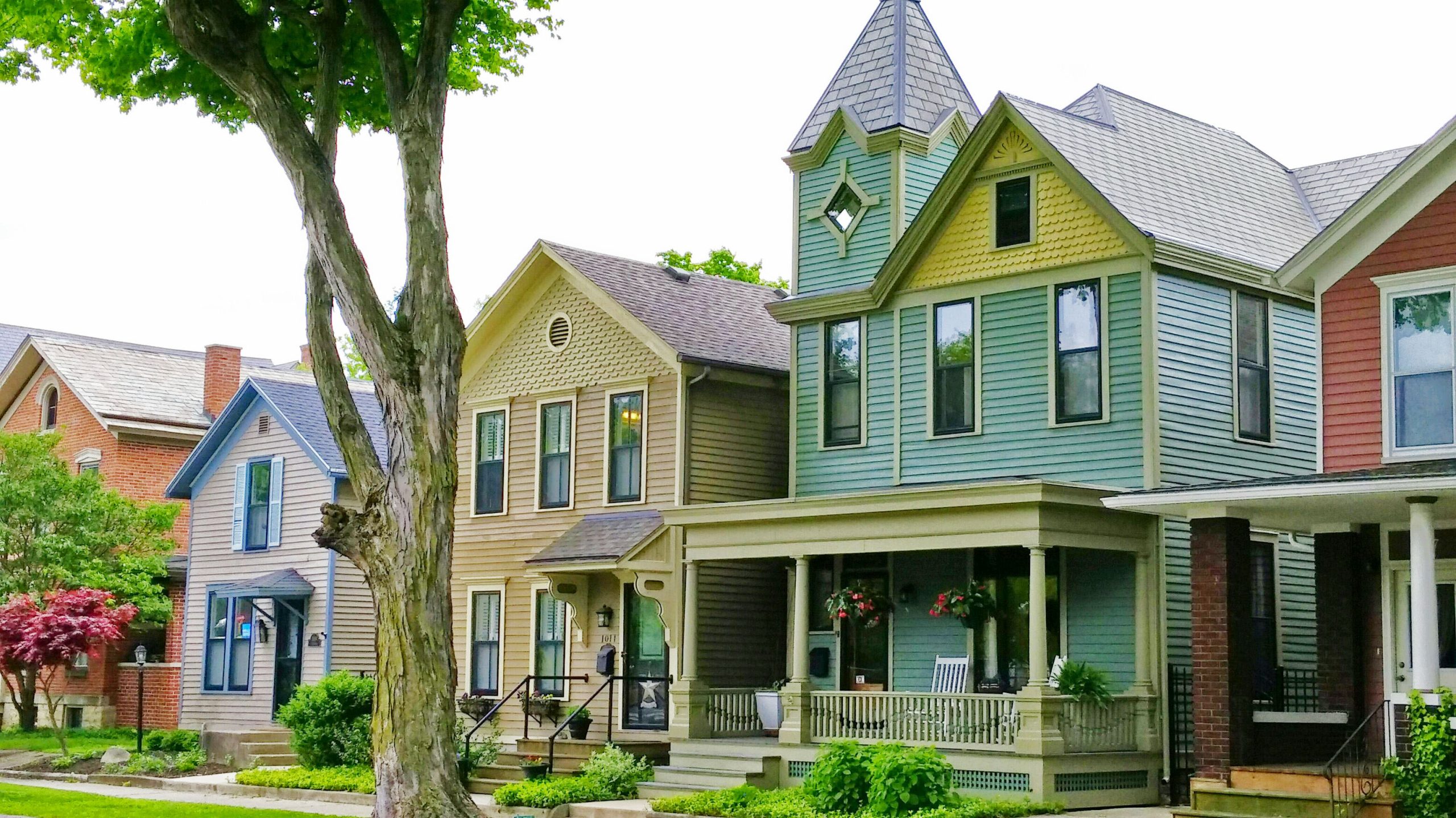 Colorful homes at 1009-1013 W Jefferson Blvd. on the Historic West Central tour.