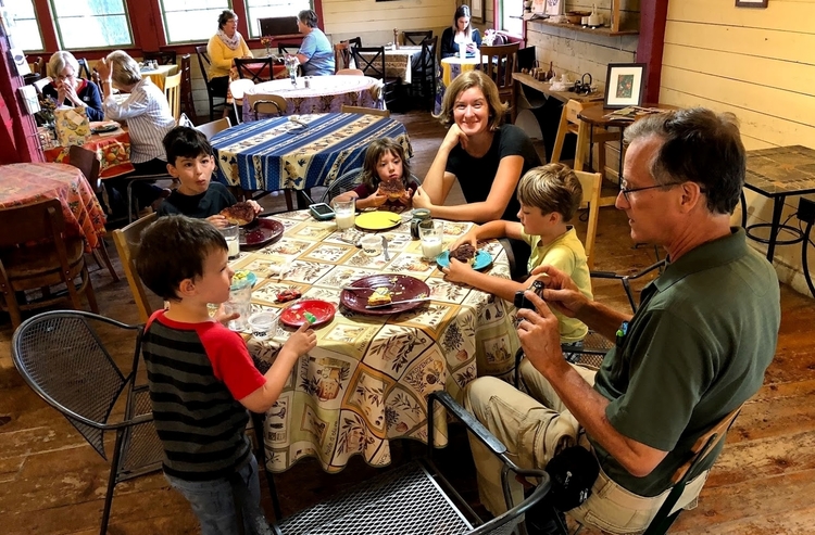 The interior of Anna’s Bread is light, room, and airy, perfect for getting together with friends.