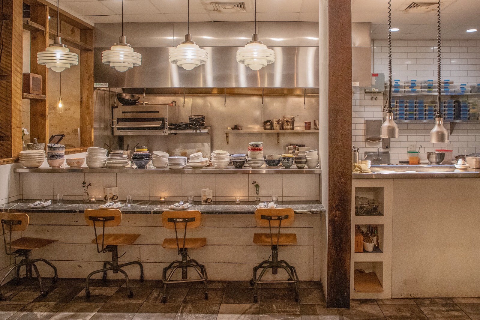 Rua has a modern, urban dining atmosphere.