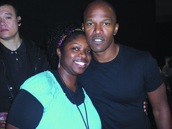 Richardson poses with actor and comedian Jamie Foxx.