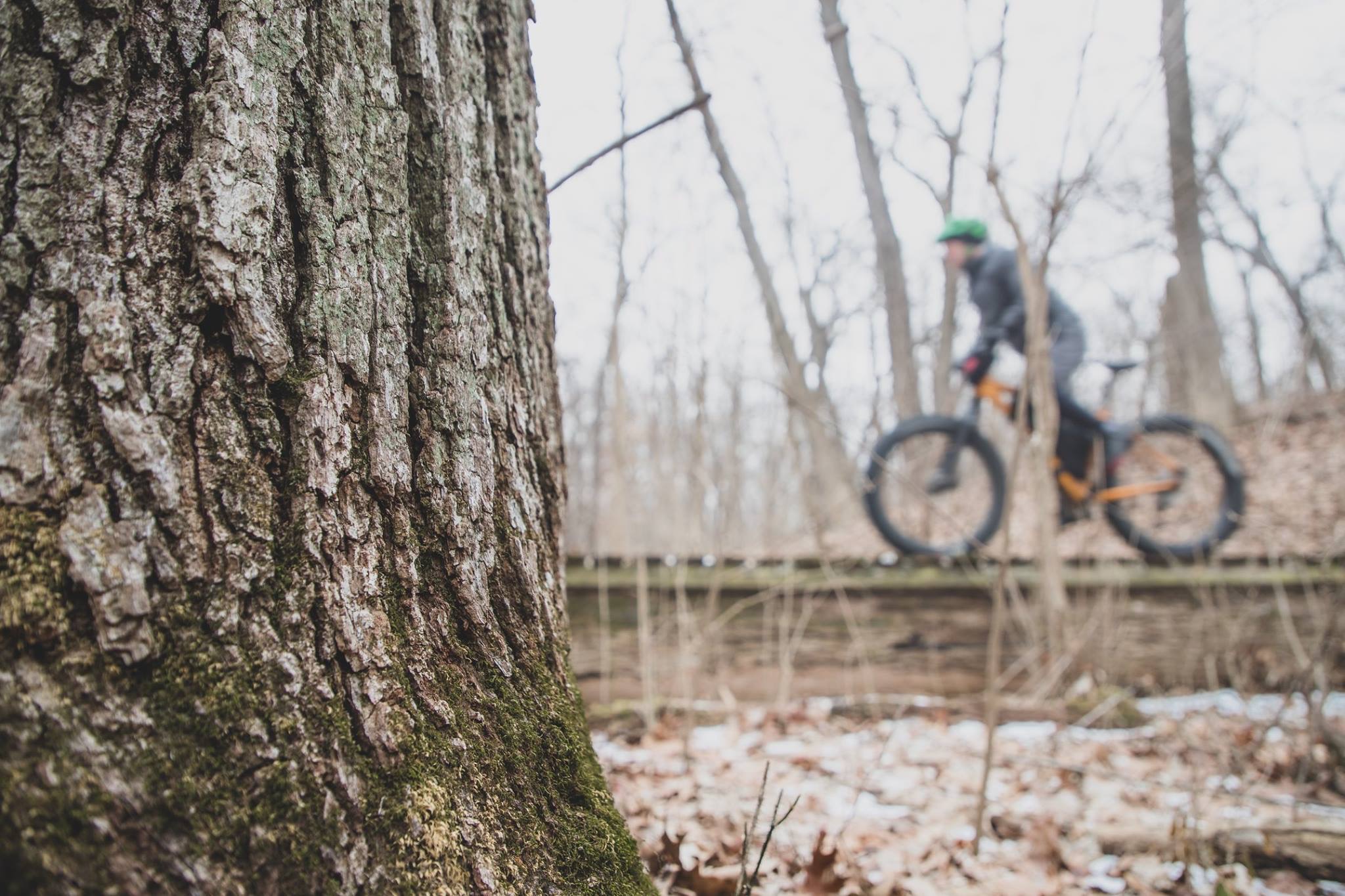 Cyclists in Warsaw brave the cold for outdoor adventure.