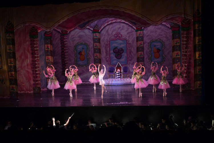 The Philharmonic collaborates with other groups like the Fort Wayne Ballet.