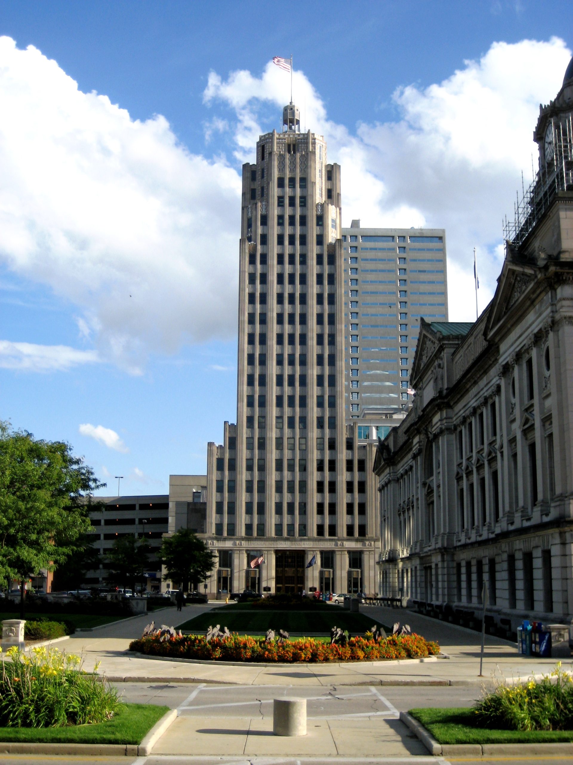 Lincoln Bank Tower was built by AM Strauss.