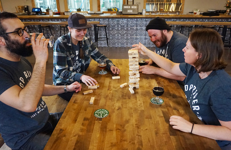 Games are available for patrons to play at Hop River.