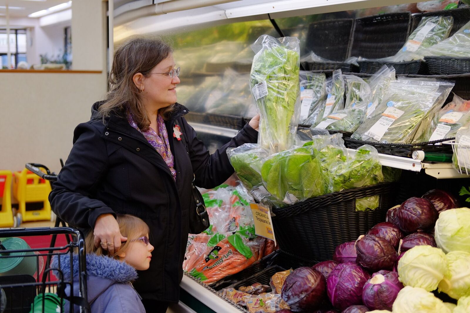 Diana Taylor buys locally grown green leaf lettuce at the 3 Rivers Food Co-op.