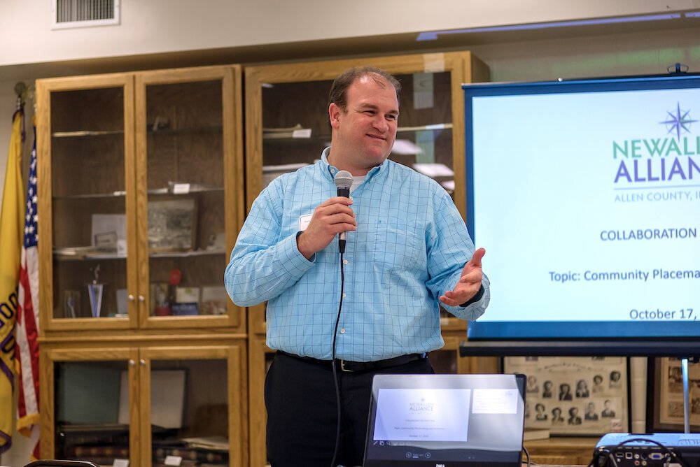 NewAllen Alliance President Kent Castleman speaks at the group's October meeting in Woodburn.