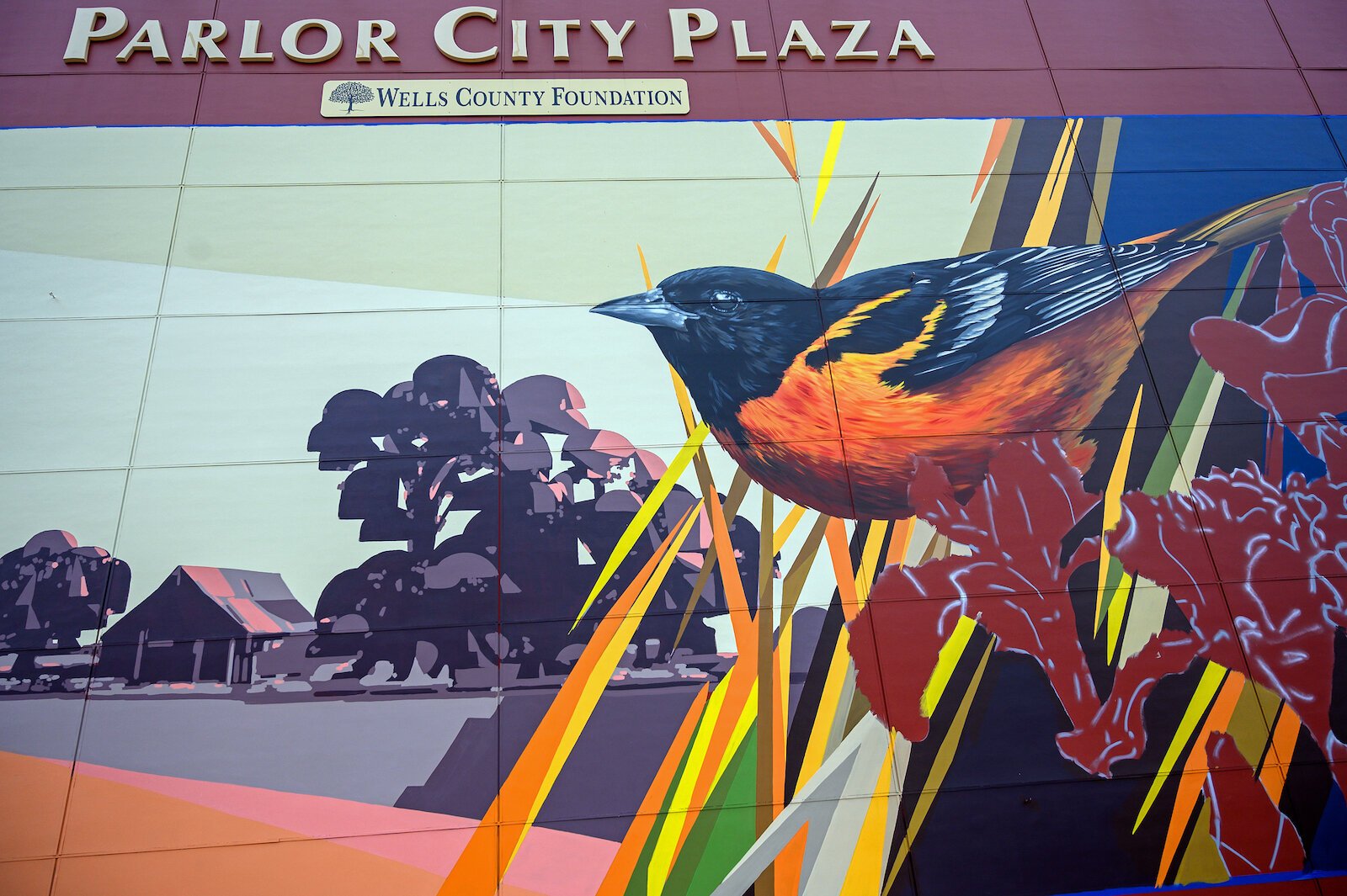 Rice's mural depicts flora, fauna, and wildlife native to the Bluffton area.