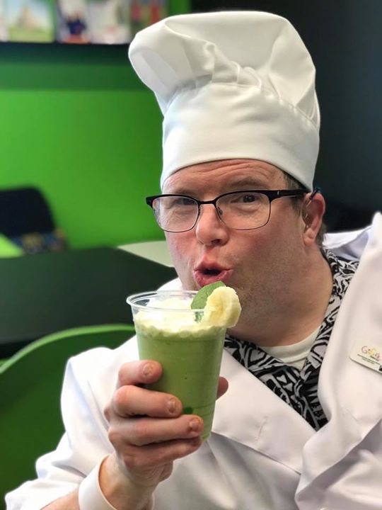 Matt enjoys making smoothies at GiGi’s Genesis Health Bar.