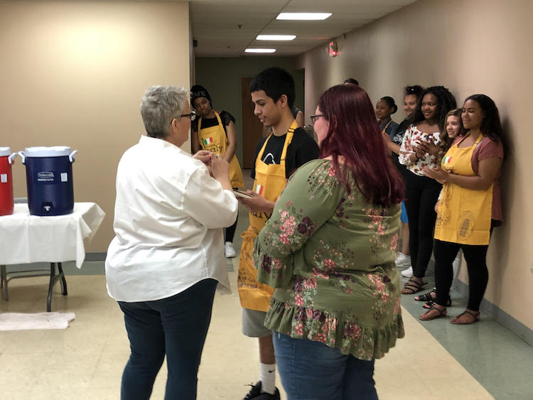 Kaufman teaches students the ins and outs of running a food operation—everything from safe food handling to distribution.