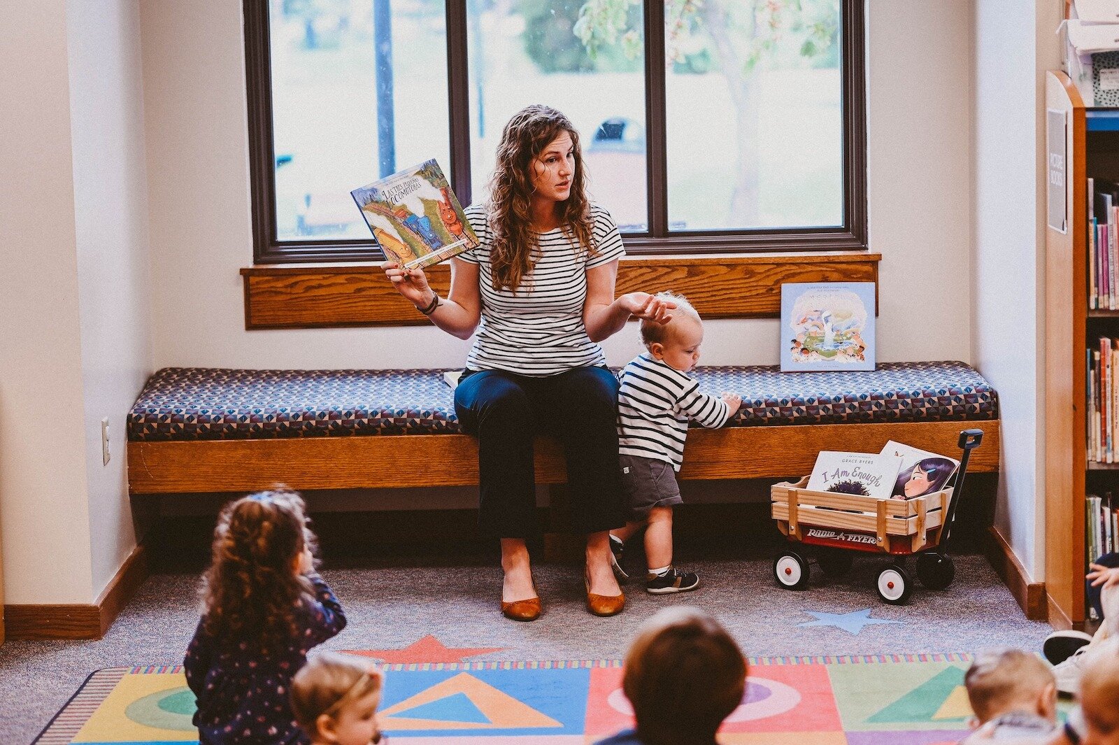 Mackenzie Coulter-Kern leads Bilingual Story Hour.